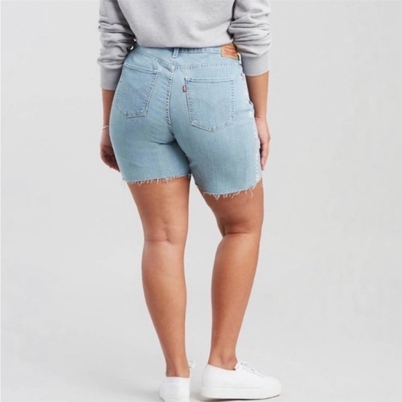 LEVI’S Floral Embroidered Cut Hem Denim Shorts Light Wash sz US 24 Women - Picture 2 of 10